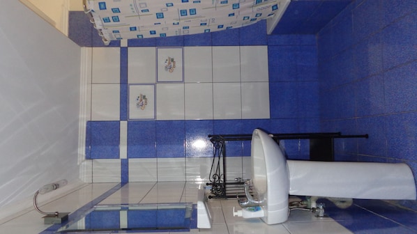 Apartment, 3 Bedrooms | Bathroom sink