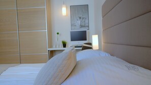 Apartment, 1 Bedroom, Kitchenette (Sail 4-u) | 1 bedroom, premium bedding, in-room safe, iron/ironing board