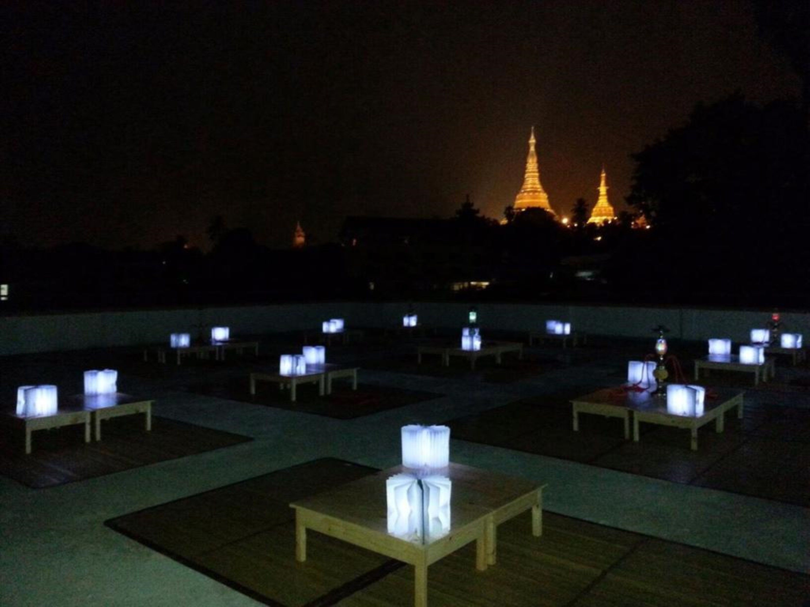 breakfast, lunch, dinner served; dim sum