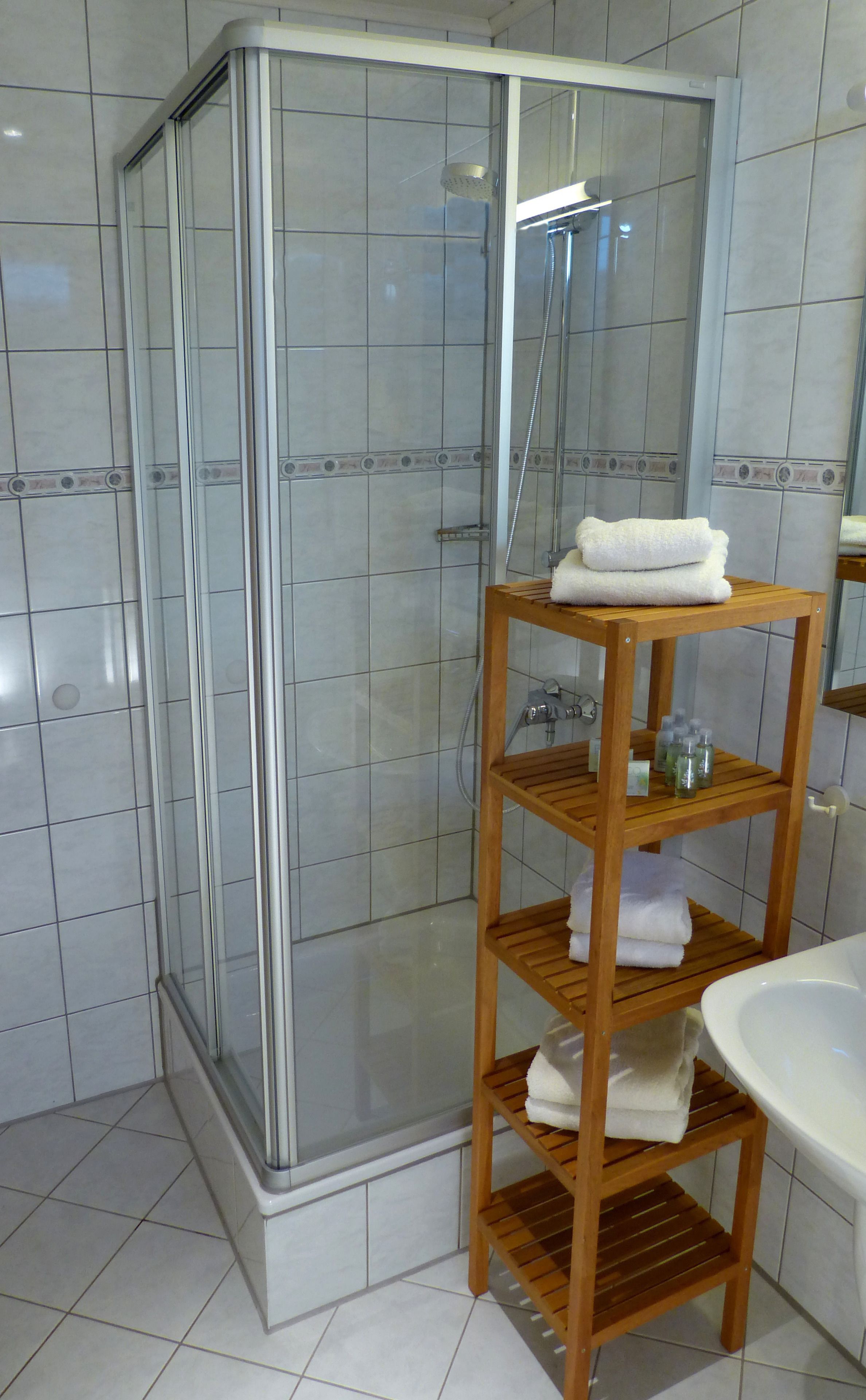 apartment, 2 bedrooms, accessible, kitchen | bathroom | shower, free toiletries, hair dryer, towels