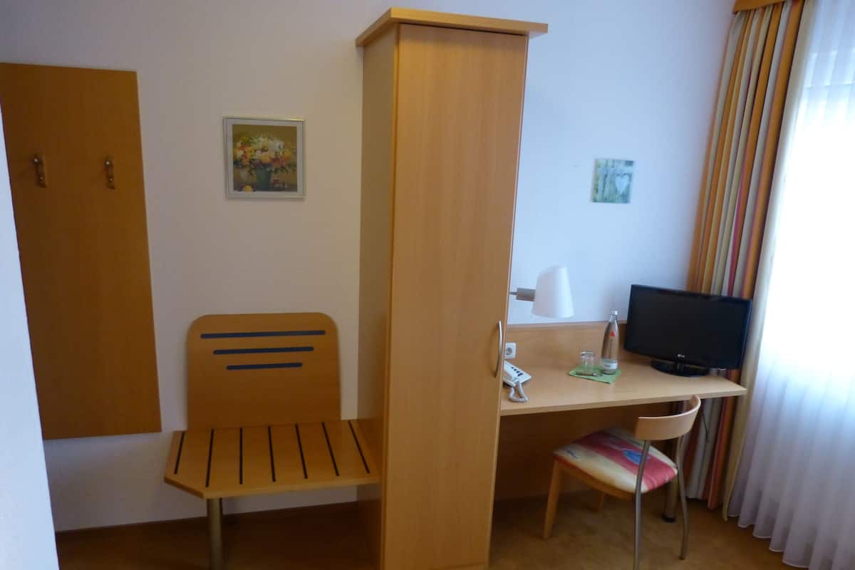 Enkeltrom – comfort, 1 enkeltseng | Skrivebord, strykejern/-brett og barnesenger (inkludert)