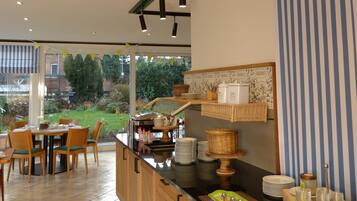 Daily buffet breakfast (EUR 11 per person)