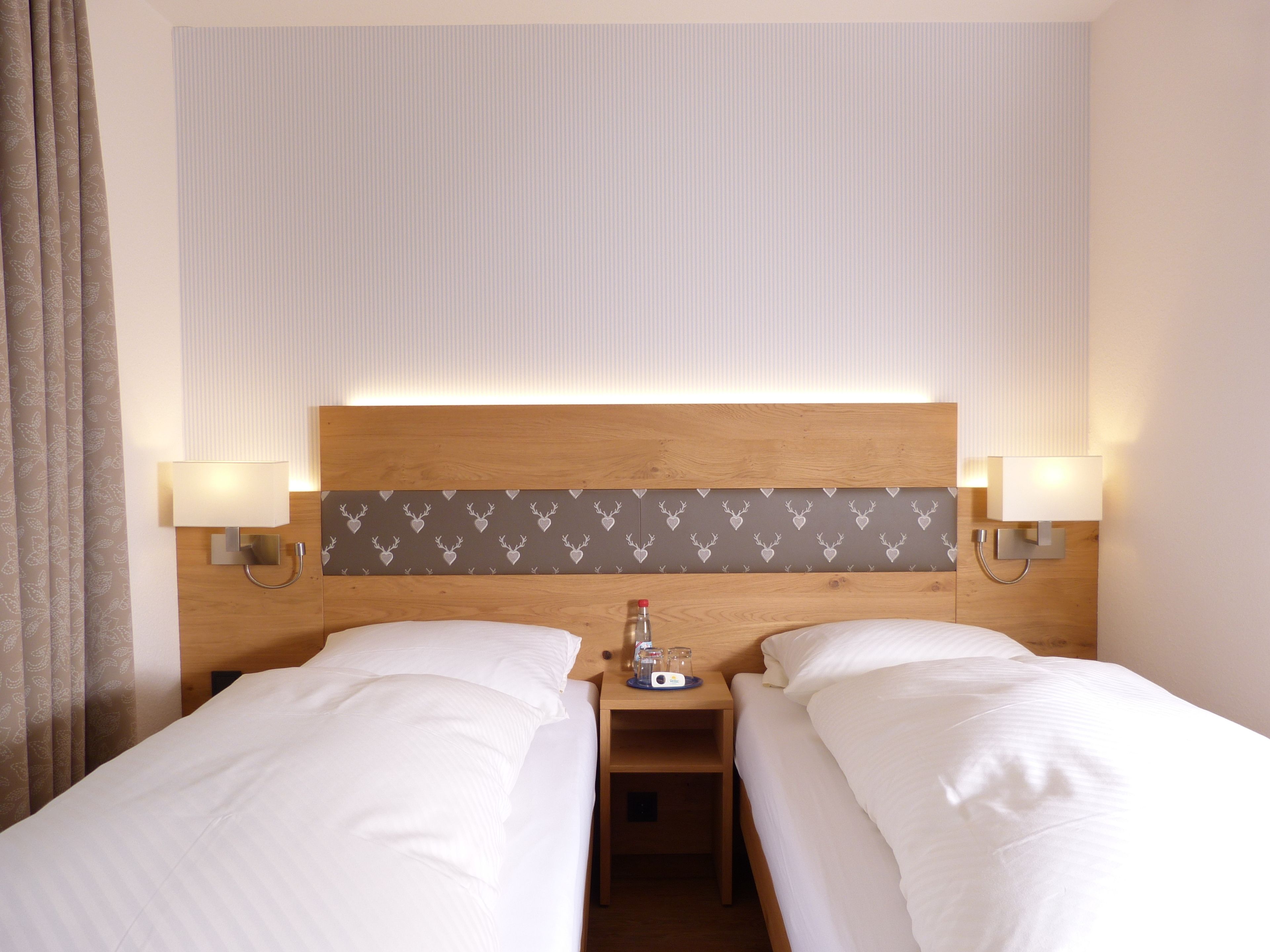 comfort twin room | desk, iron/ironing board, free cots/infant beds, rollaway beds