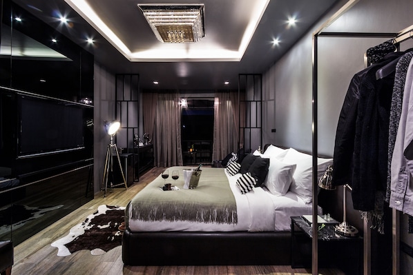 Premium bedding, free minibar items, in-room safe, desk - The Craft Plus (Chiang Mai)