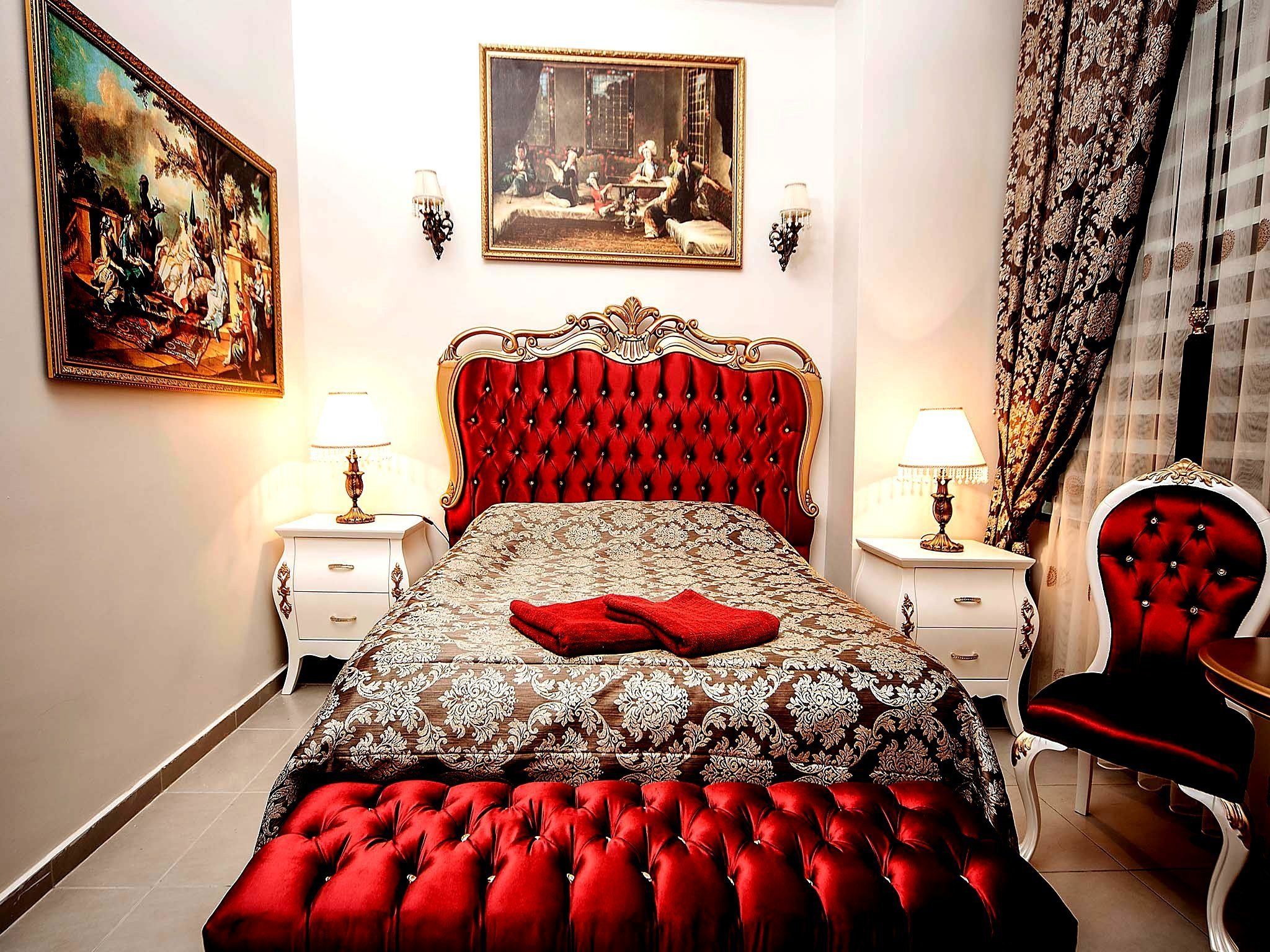 Minibar, in-room safe, desk, iron/ironing board