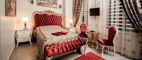 Minibar, in-room safe, desk, iron/ironing board