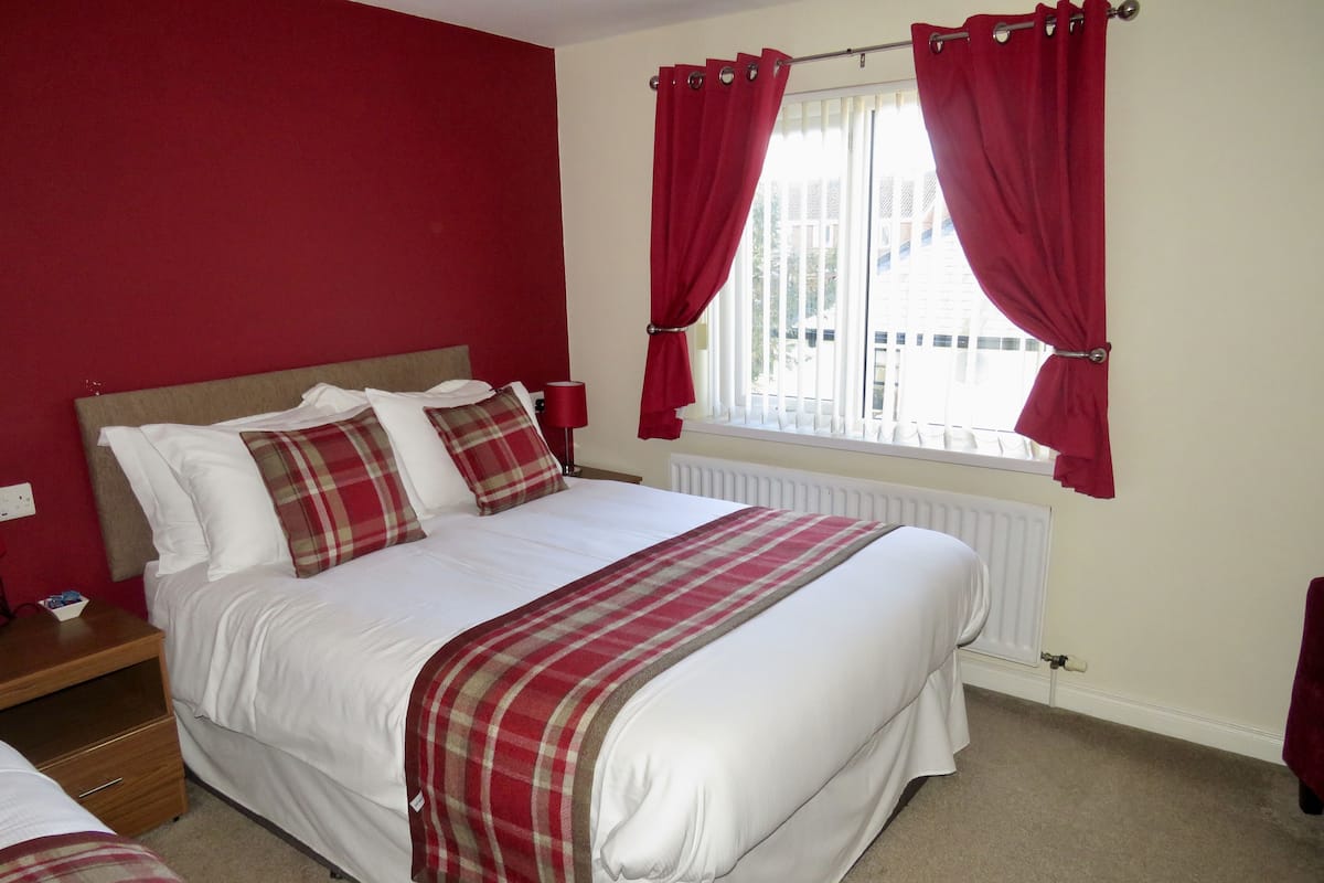 Tweepersoonskamer, en-suite badkamer (with Extra Bed - Room 1)