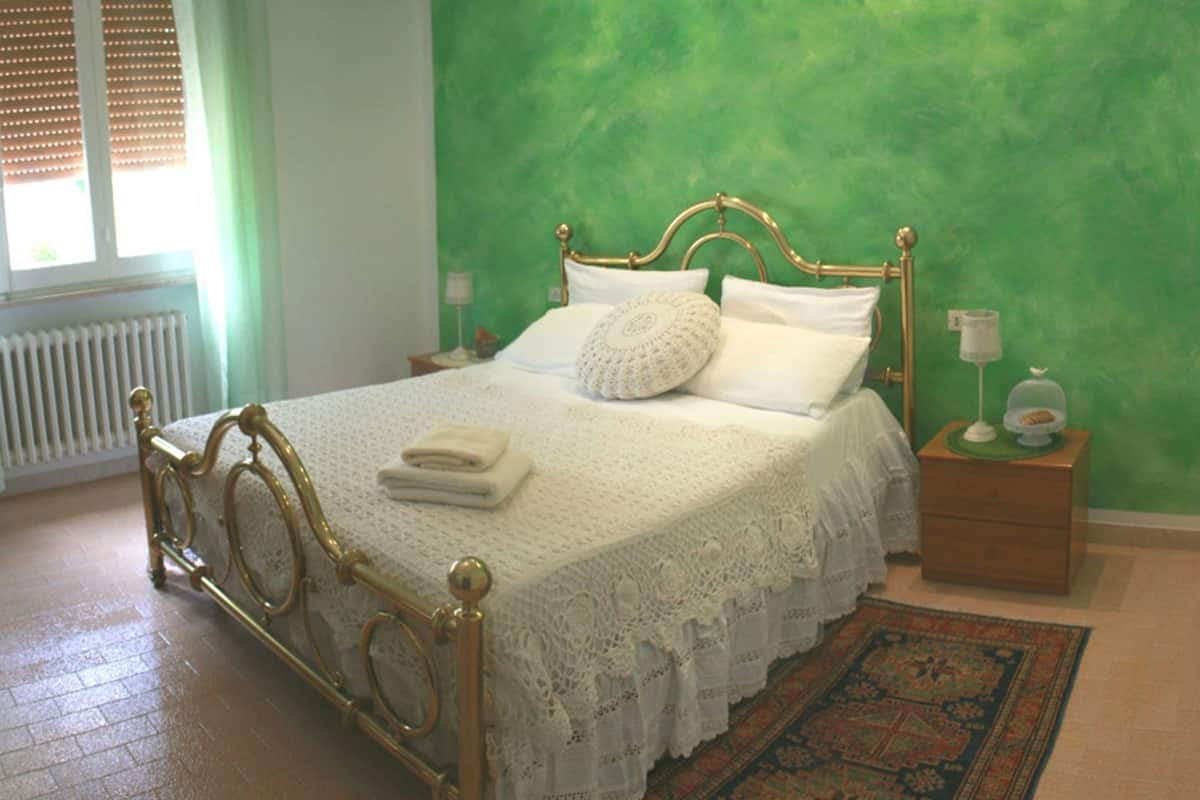 Quarto casal | Roupas de cama premium, escrivaninha, quartos à prova de som
