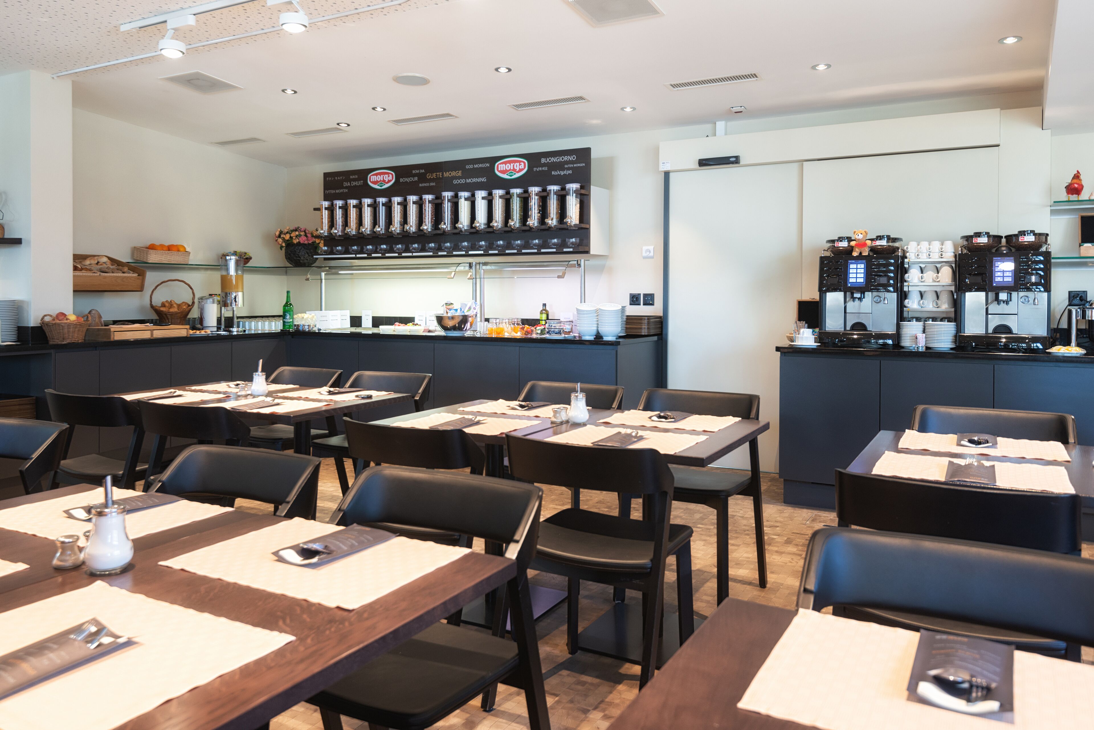 Frokostbuffé hver dag (CHF 20.00 per person)