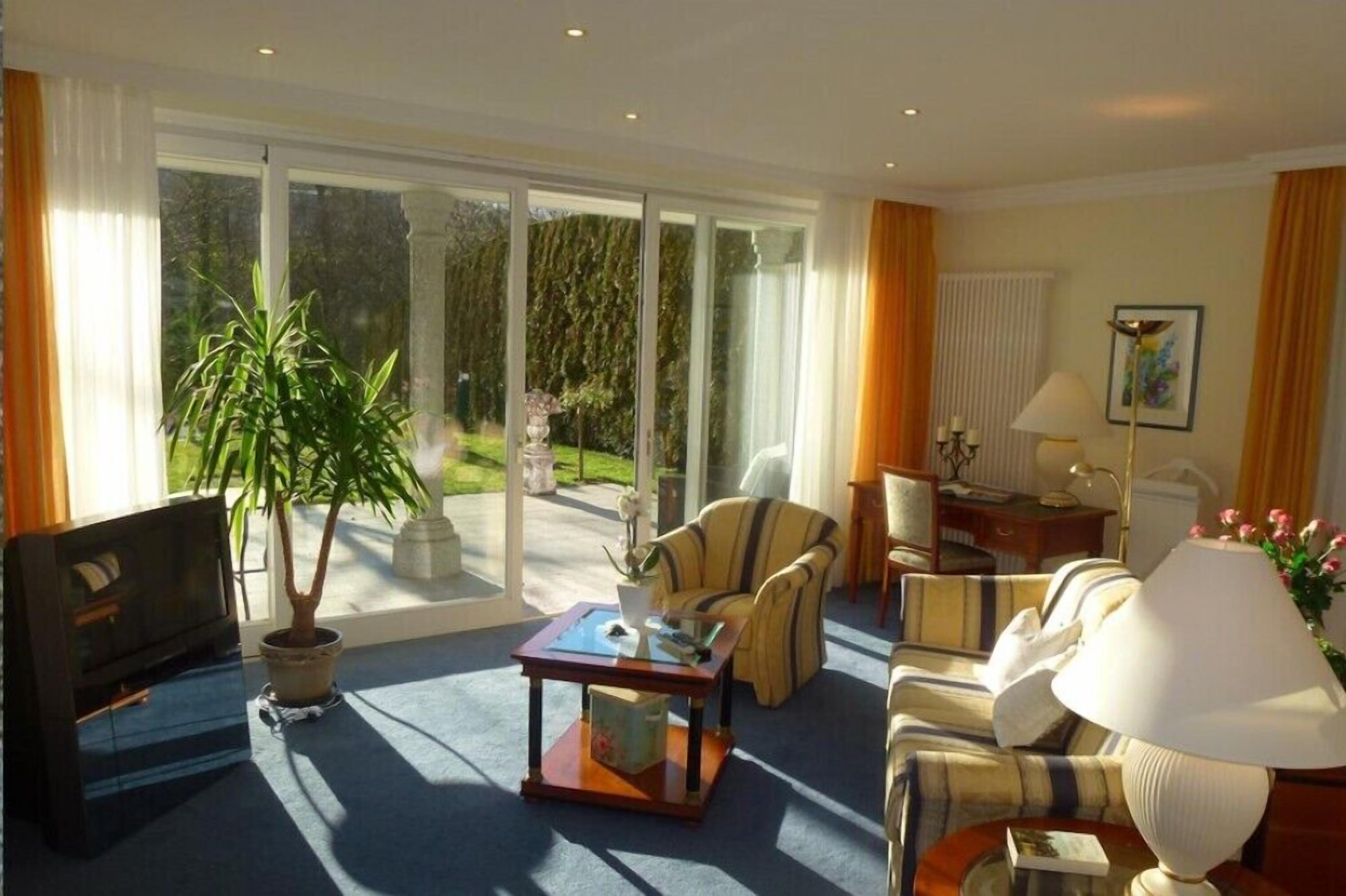 普通雙人房, 露台 | 客廳 | LED 電視