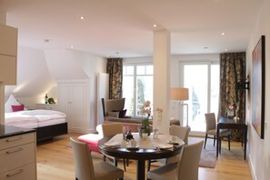 Superior Studio | Premium bedding, down comforters, memory foam beds, in-room safe - Baumanns Landhaus Durbach (Durbach)