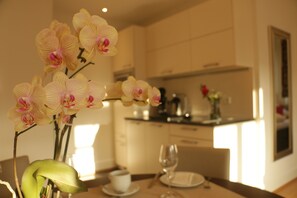 Superior Studio | Private kitchenette | Coffee/tea maker, electric kettle, cleaning supplies, paper towels - Baumanns Landhaus Durbach (Durbach)