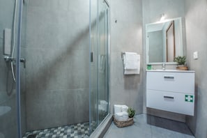 Panoramic Apartment, 2 Bedrooms, Kitchen | Bathroom