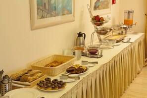 Free daily buffet breakfast  - Kyniska Hotel (Monemvasia)