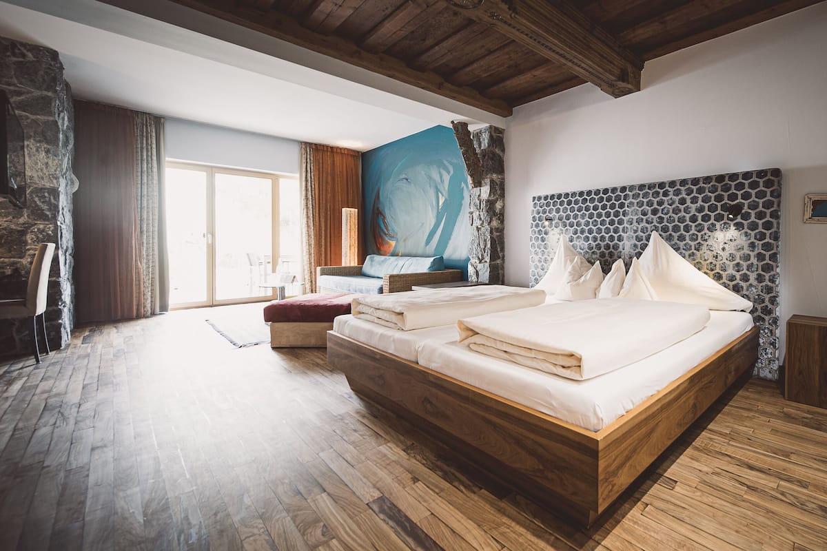 Luxury Suite, 2 Bedrooms, Bathtub, Mountain View | Premium bedding, minibar, in-room safe, desk