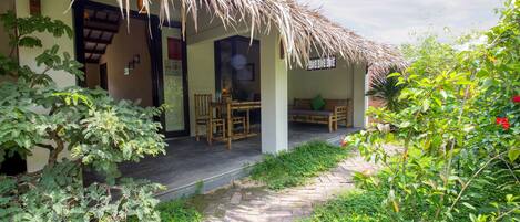 Phòng Hoa Đồng Tiền | Hiên