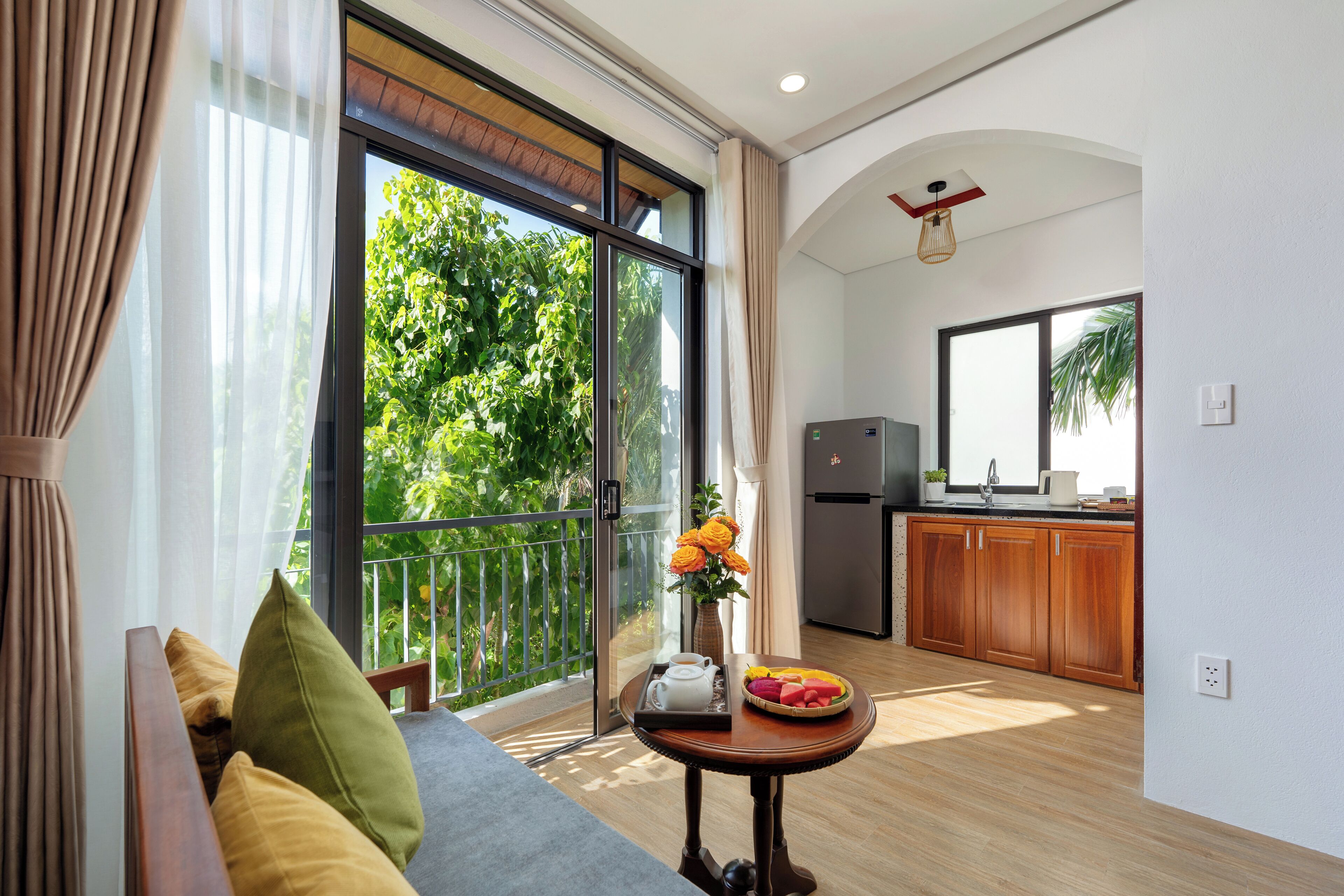 Peony Room | Private kitchenette | Fridge, electric kettle