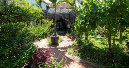 Red Flower Cottages Homestay