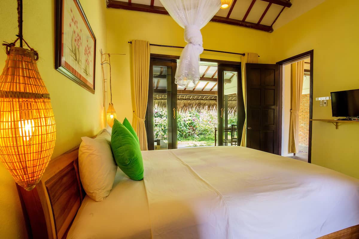 Gerbera Room | Minibar, in-room safe, desk, soundproofing