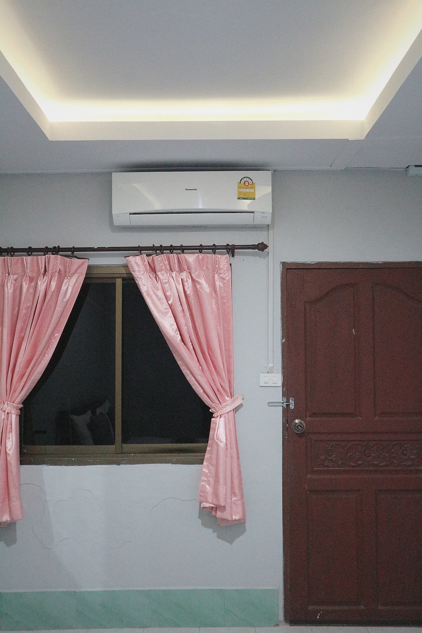 Dobbeltværelse | Badeværelse | Bruser, gratis toiletartikler, håndklæder