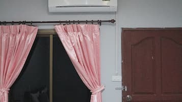 Dobbeltrom | Bad | Dusj, toalettartikler (inkludert) og håndklær