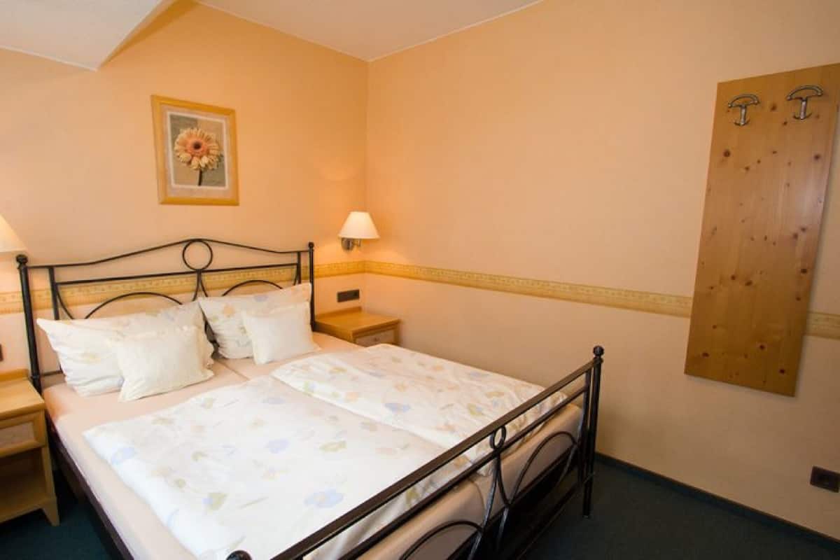 cots/infant beds, free wifi, bed sheets