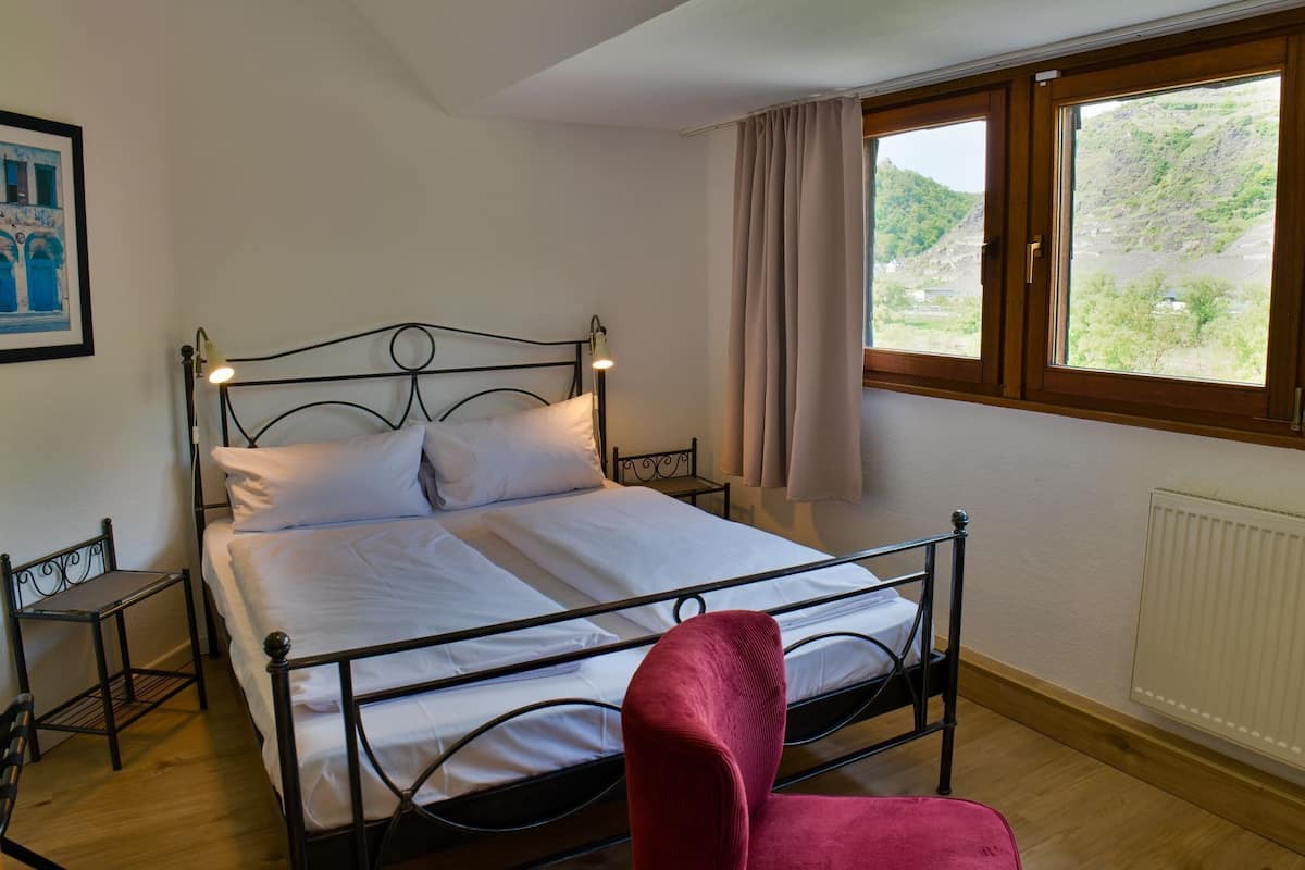 Economy Double Room, Private Bathroom, Courtyard View