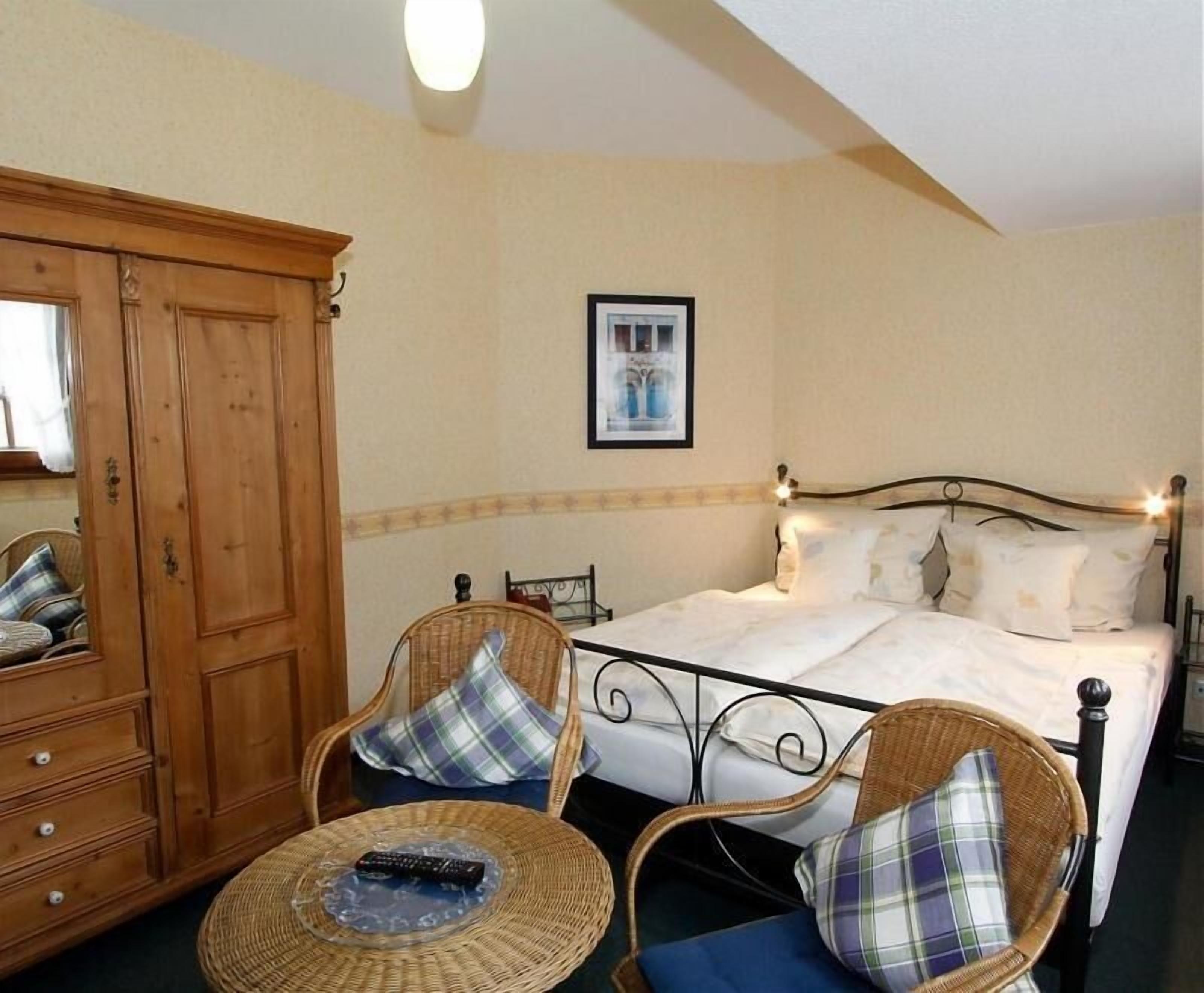 cots/infant beds, free wifi, bed sheets