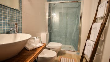 House, 2 Bedrooms, Kitchenette (Casa da Avó) | Bathroom | Shower, free toiletries, hair dryer, towels