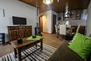 Hus - 1 sovrum - pentry - utsikt mot innergården (Casa do Forno) | Vardagsrum | LCD-tv