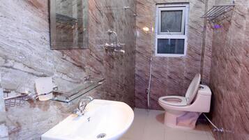 Shower, rainfall showerhead, free toiletries, hair dryer