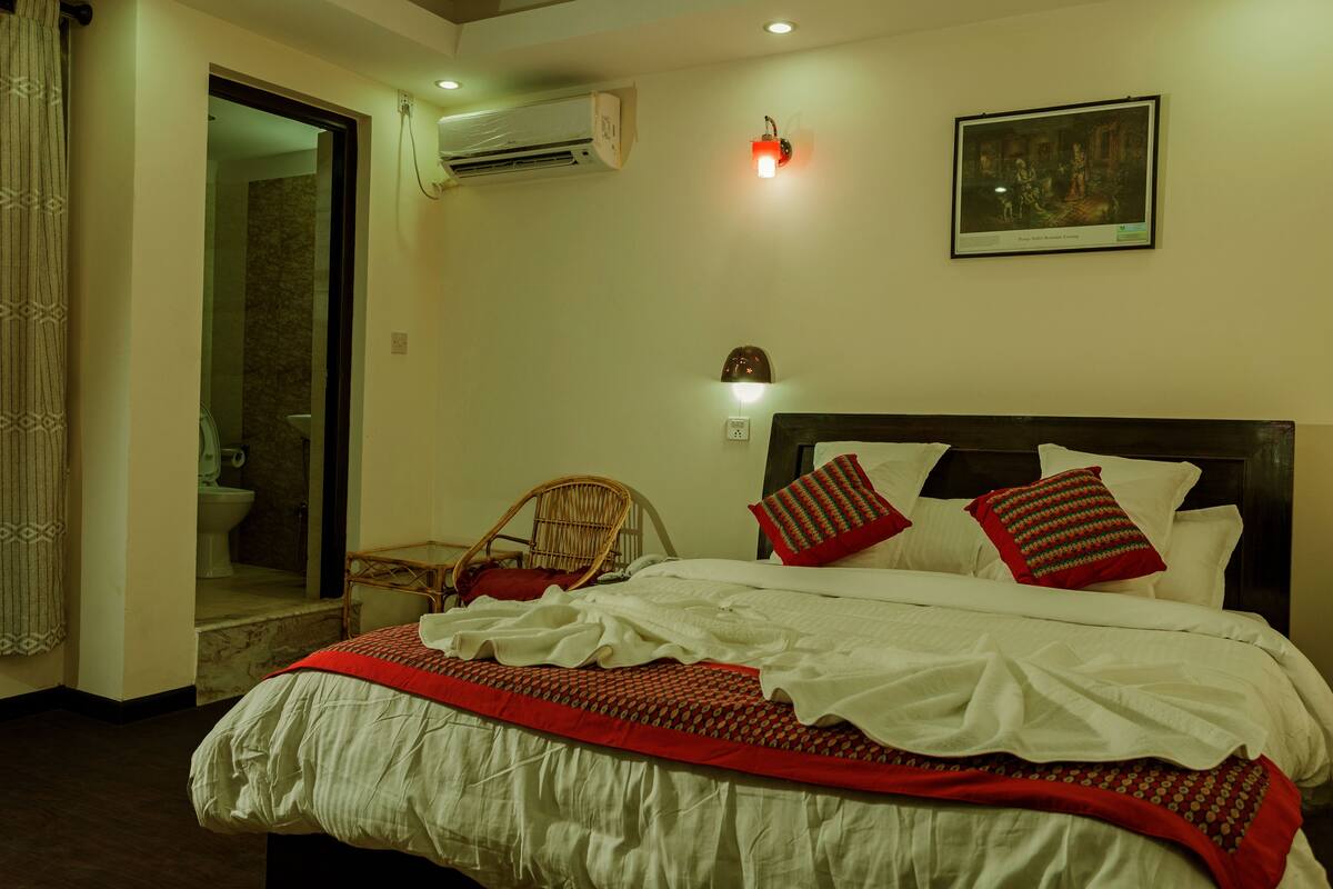Minibar, desk, free WiFi