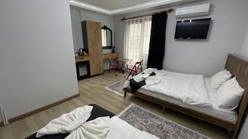 Deluxe Triple Room | In-room safe, blackout drapes, iron/ironing board, cribs/infant beds