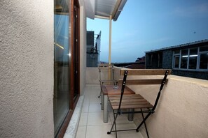 Habitación panorámica, balcón | Balcón