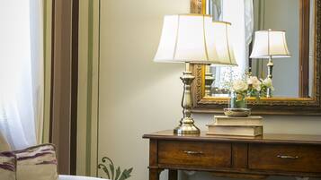 Phòng Suite | 1 phòng ngủ, bộ đồ giường cao cấp, minibar, két bảo mật tại phòng