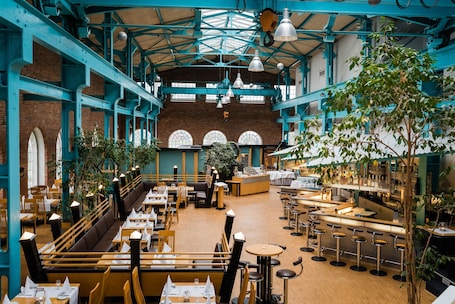 供应早餐、午餐和晚餐. 阿尔特造船厂酒店