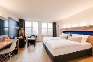 Standard Room | Hypo-allergenic bedding, desk, blackout drapes, free WiFi