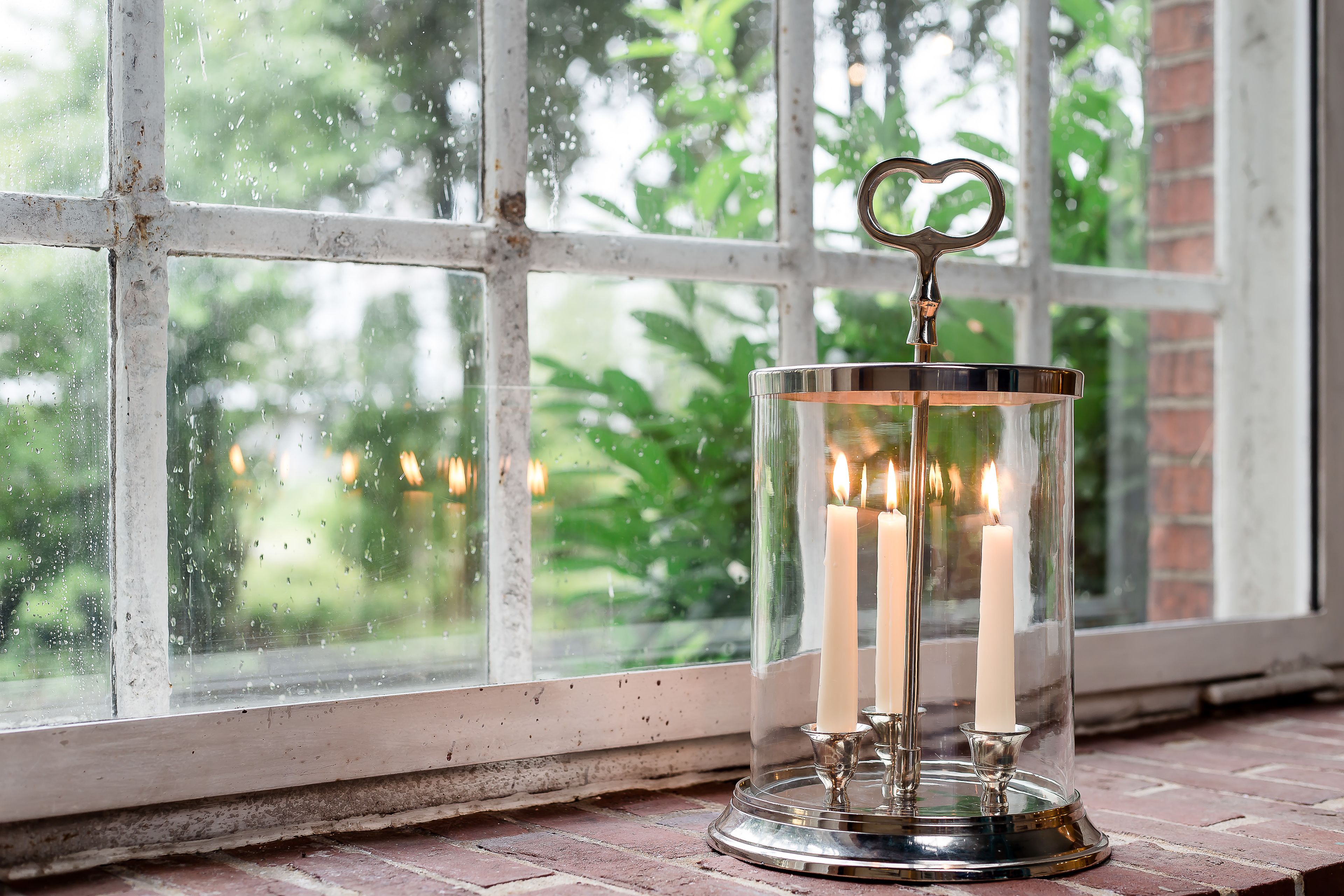 breakfast, lunch, dinner served; regional cuisine