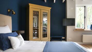 Classic Double or Twin Room, Garden View, Garden Area | Minibar, in-room safe, individually decorated, individually furnished