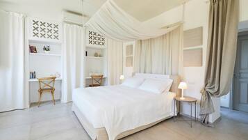 Suite Comfort, idromassaggio, vista giardino | Biancheria da letto di alta qualità, una cassaforte in camera