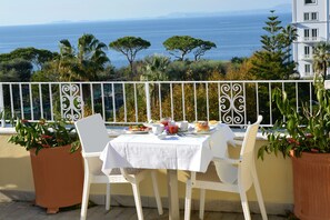 Tempat makan outdoor