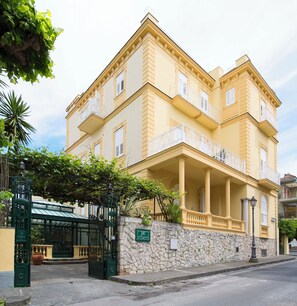Unclassified image, 2 of 46, button - Hotel Crawford (Sant'Agnello)