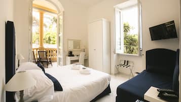Premium bedding, in-room safe, iron/ironing board, free WiFi