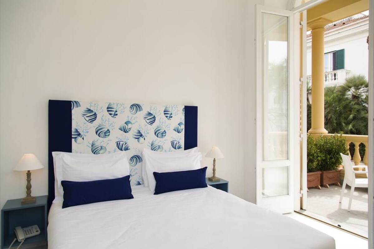 Premium bedding, in-room safe, iron/ironing board (on request)