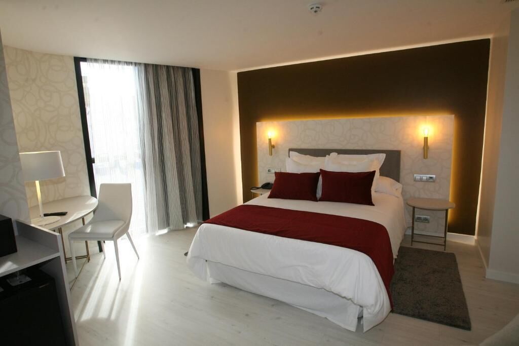 minibar, in-room safe, desk, blackout curtains