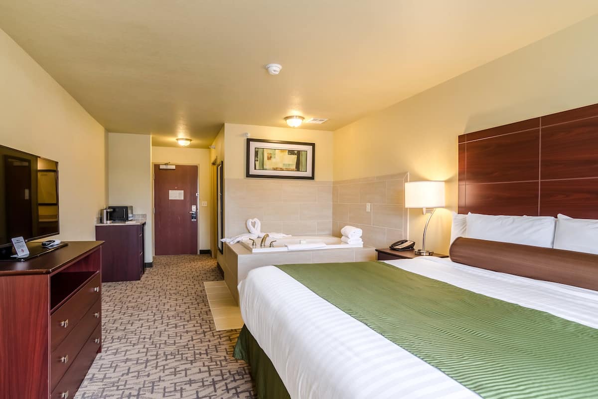 Phòng Suite, 1 giường cỡ king, không hút thuốc | Bộ đồ giường cao cấp, nệm có lớp đệm bông, két bảo mật tại phòng
