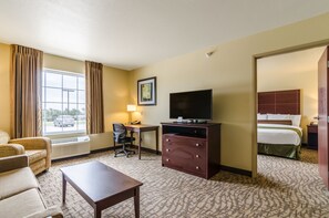 Suite, 1 llit de matrimoni gran i sofà llit, accessible (Extended Stay, Roll-In Shower) | Roba de llit d'alta qualitat i matalassos amb encoixinament addicional 