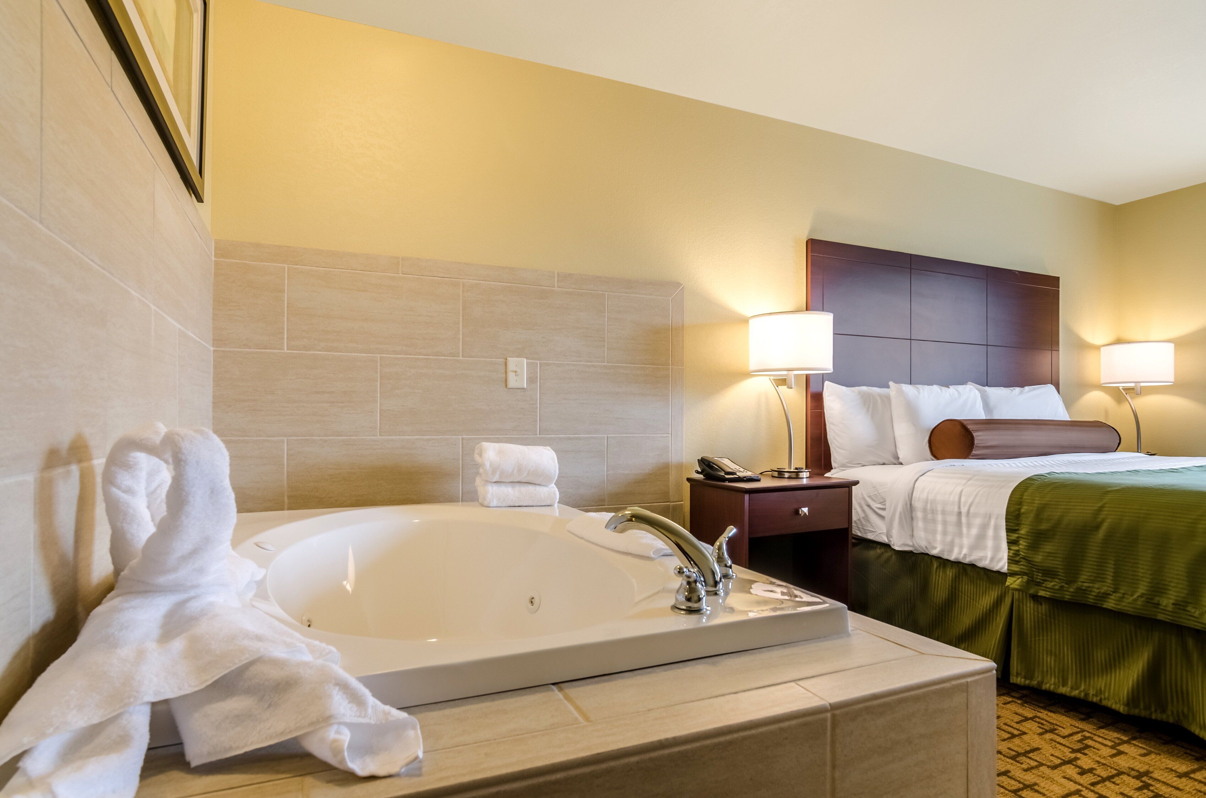 suite, 1 king bed, non smoking | premium bedding, pillow-top beds, in-room safe, desk