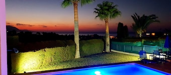 Chriseleni Latchi Villas