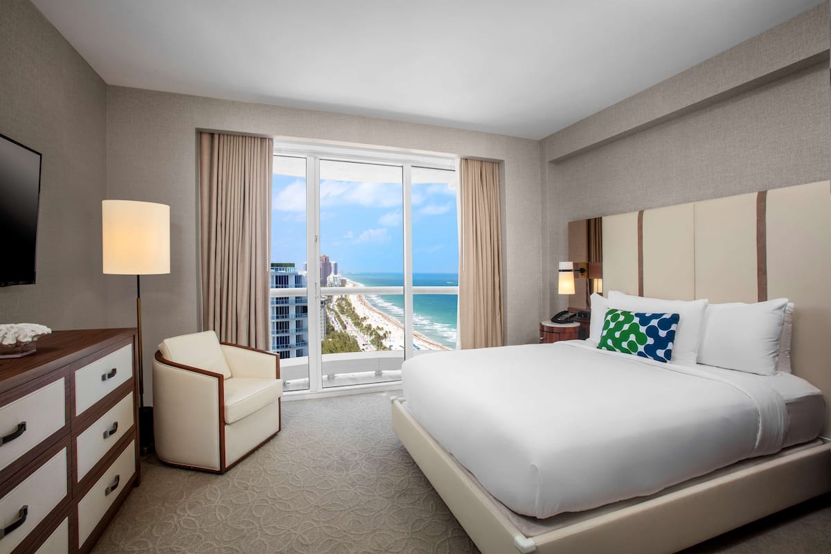 1 bedroom, premium bedding, minibar, in-room safe